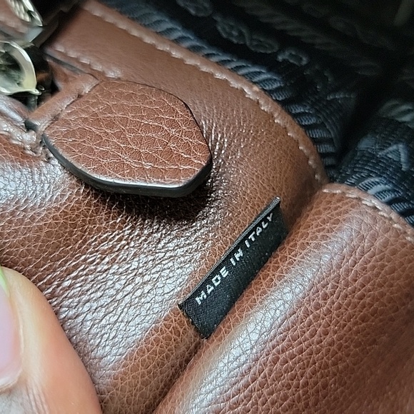 Authentic Prada Twin Pocket Tote Hand & Crossbody Bag - Picture 8 of 15